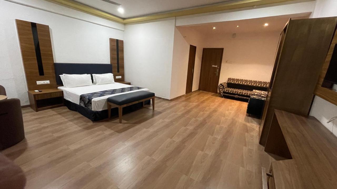 Heaven 7 Hotel & Resort Himatnagar 외부 사진