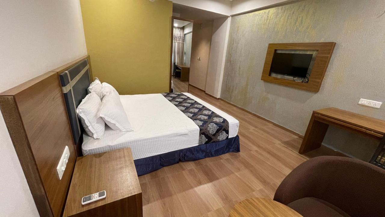 Heaven 7 Hotel & Resort Himatnagar 외부 사진
