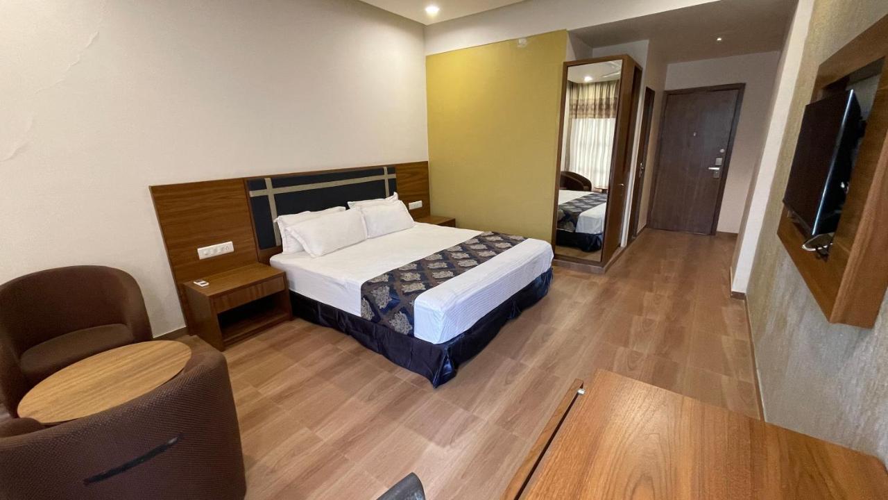 Heaven 7 Hotel & Resort Himatnagar 외부 사진