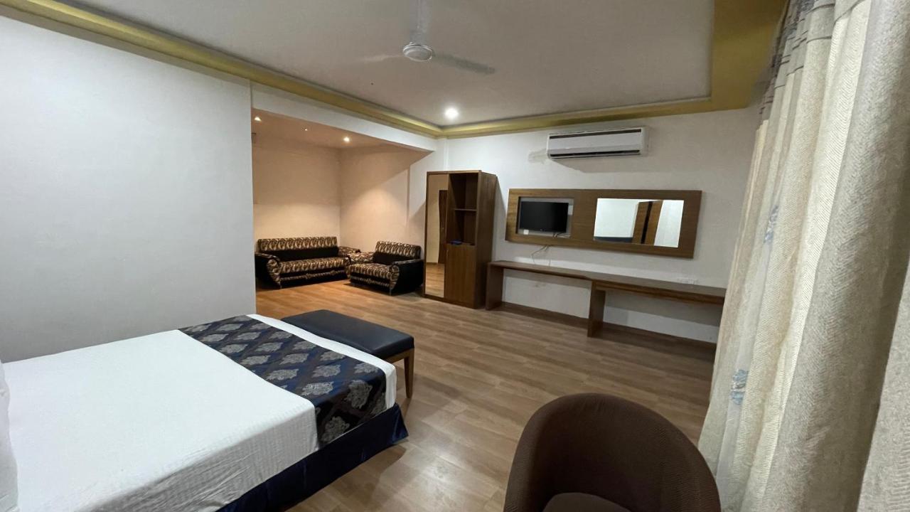 Heaven 7 Hotel & Resort Himatnagar 외부 사진