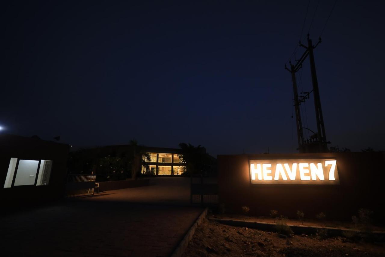 Heaven 7 Hotel & Resort Himatnagar 외부 사진