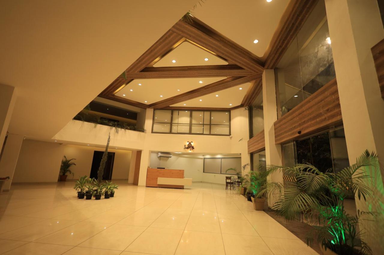 Heaven 7 Hotel & Resort Himatnagar 외부 사진