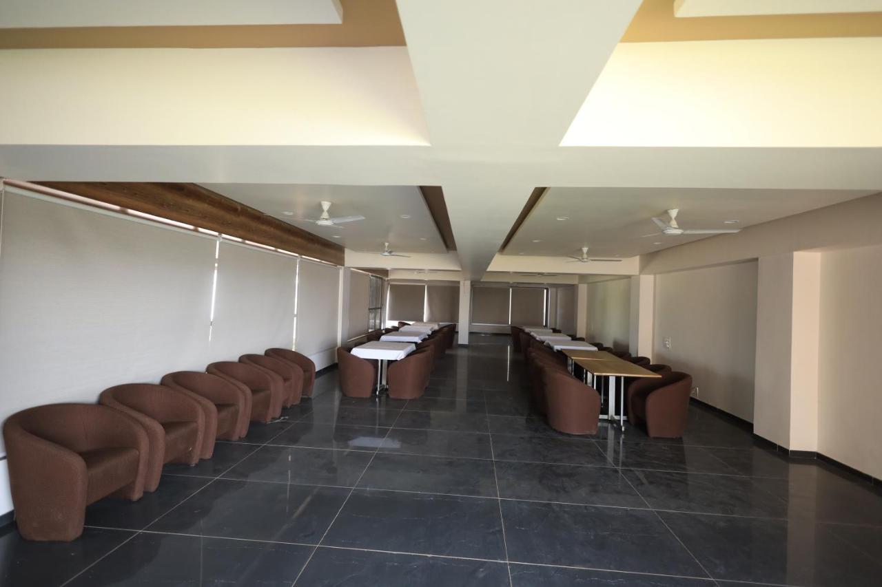 Heaven 7 Hotel & Resort Himatnagar 외부 사진
