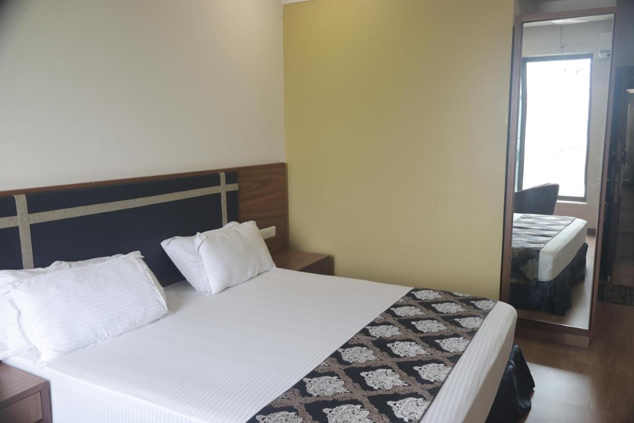 Heaven 7 Hotel & Resort Himatnagar 외부 사진
